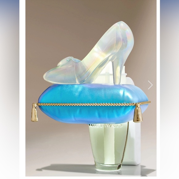 Bath & Body Works x Disney Cinderella Slipper Wallflower Plug in - Picture 1 of 5